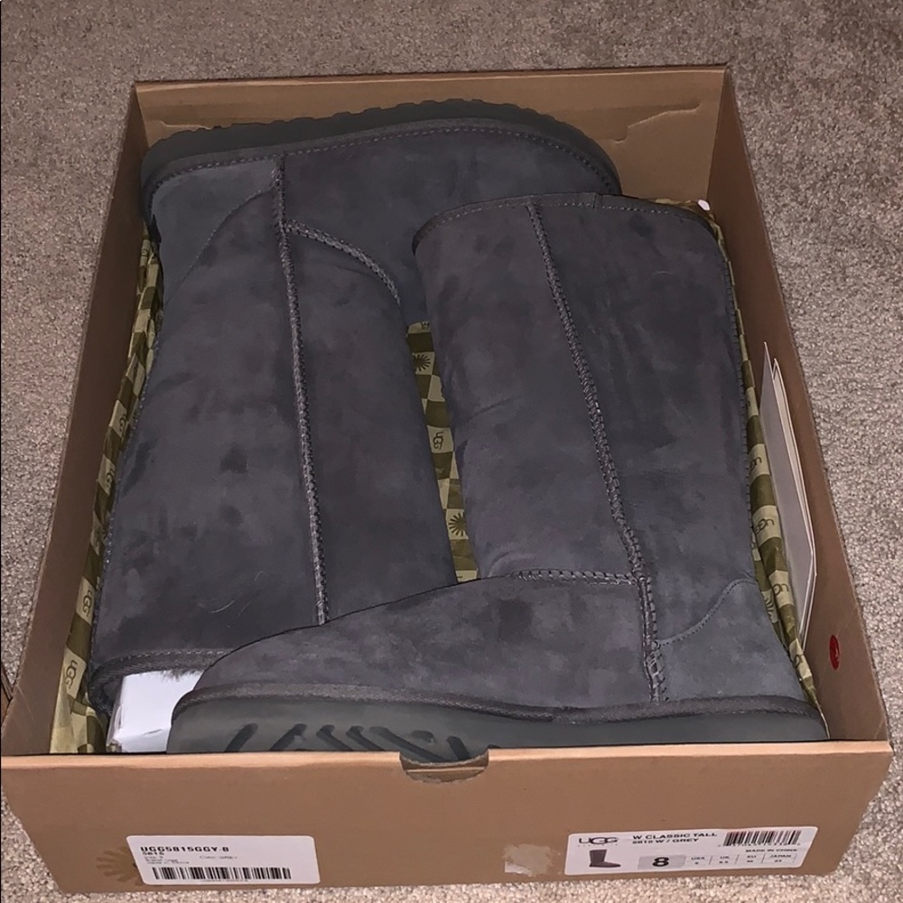 Ugg Boots Grey size 8- Like brand New / worn once
